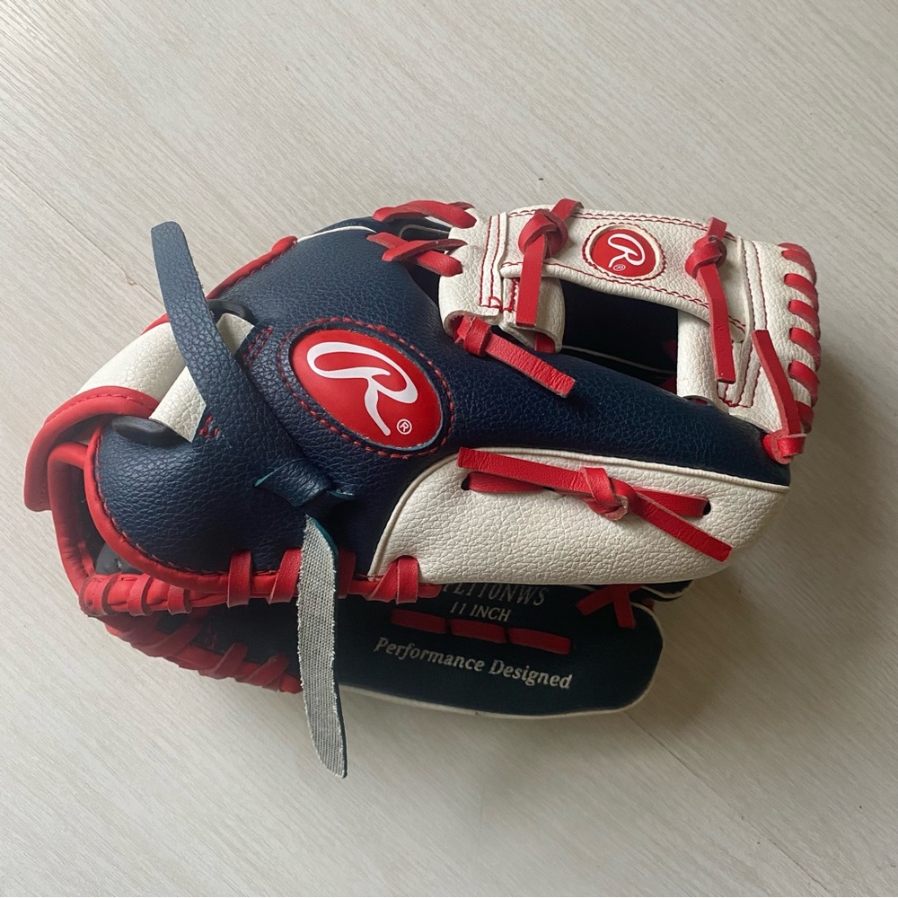 Rawlings Youth Baseball Glove - Picture 2 of 5